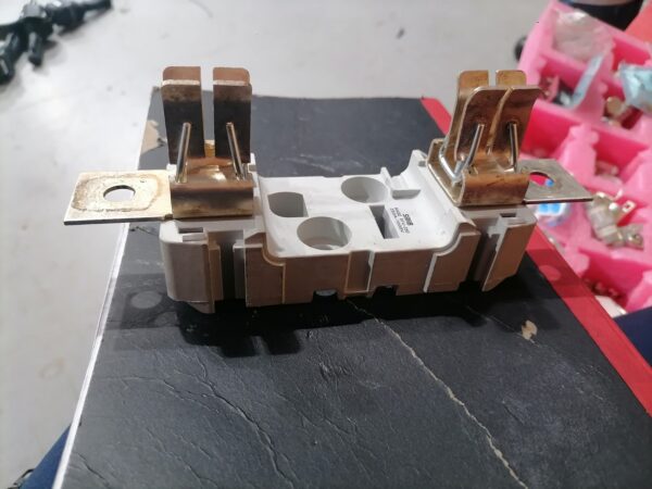 SAHB SFU-250 Fuse Base 250A 1000V SAHB SFU-250 Fuse Base 250A 1000V