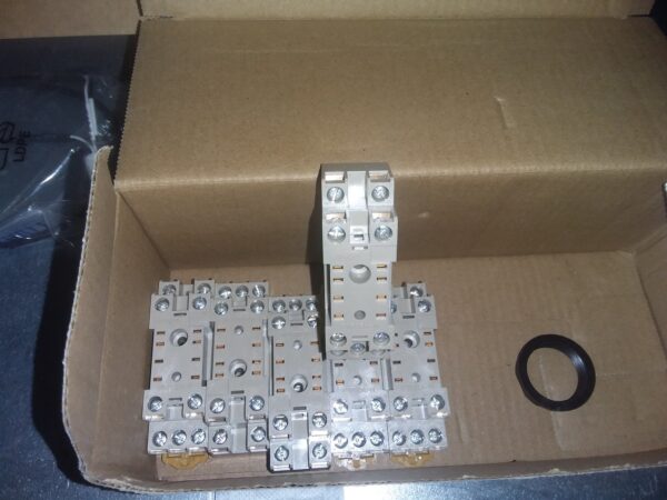 Omron PYF14A-E 14-Pin DIN Rail Relay Sockets – Lot of ~5-6 Units, Near-New